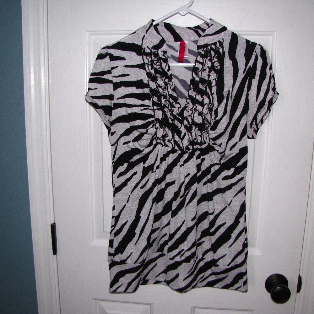Candie's zebra print  top XL